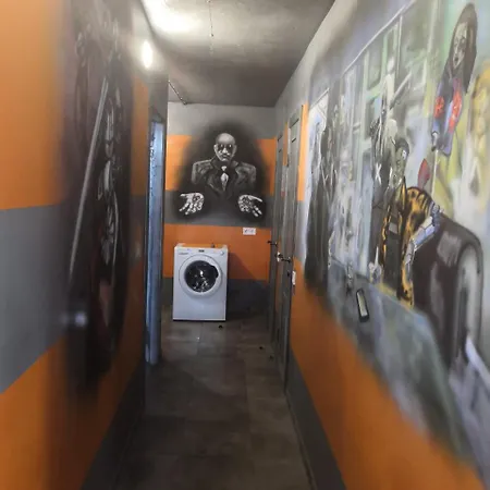 Graffiti Mega Хостел Київ