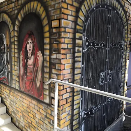 Хостел Graffiti Mega *