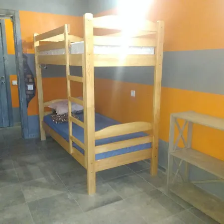 Graffiti Mega Hostel *